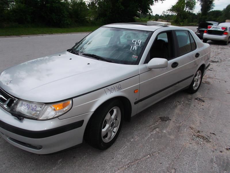 有关以下物品的详细资料: 99 saab 9-5 seat belt assm, rr